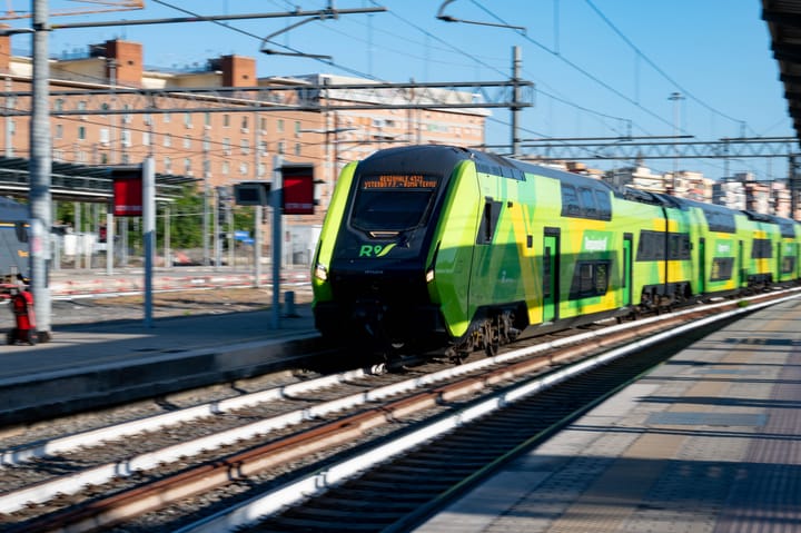 384: So many Trains (appreciative)